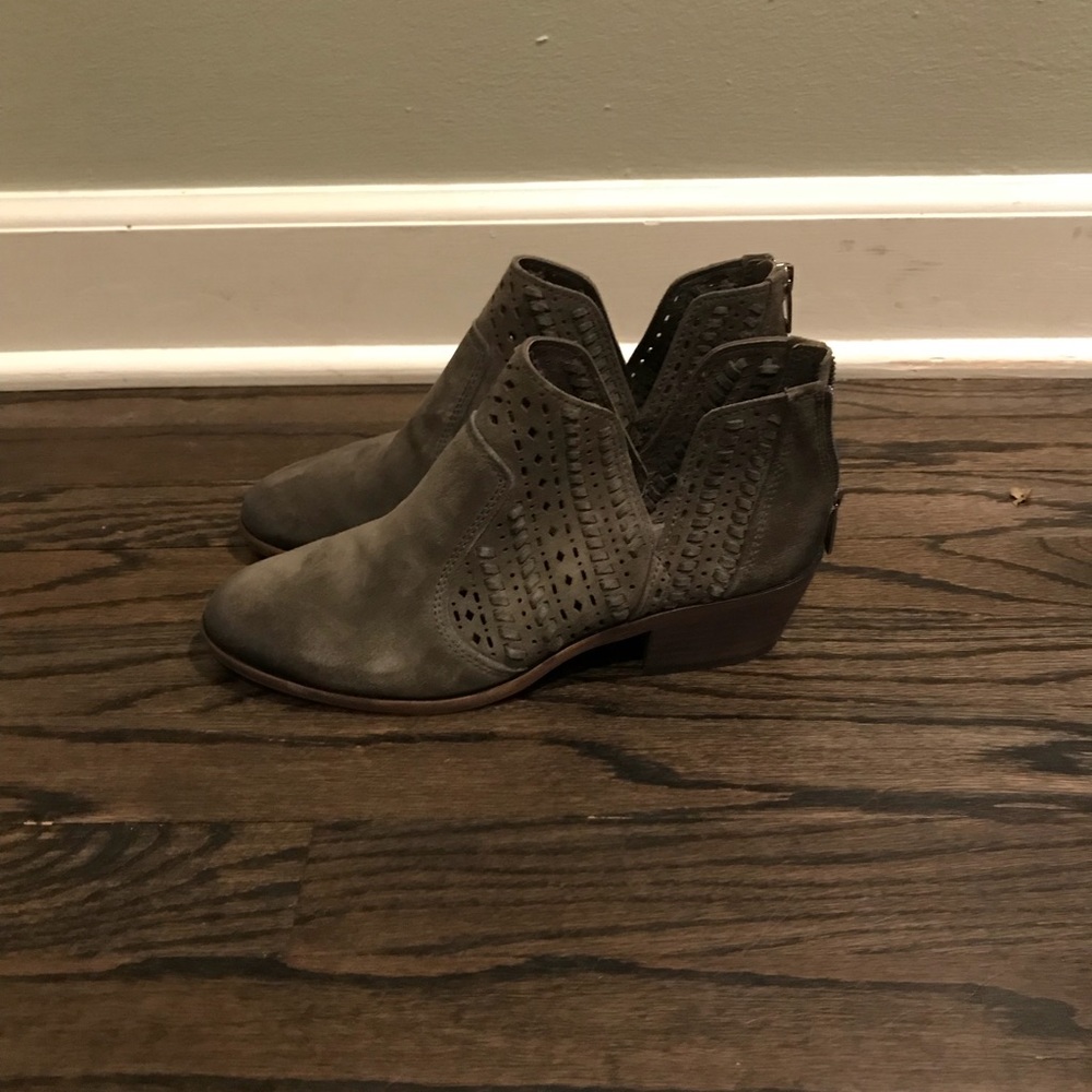 Vince Camuto Prasata bootie “new tornado” size 8
